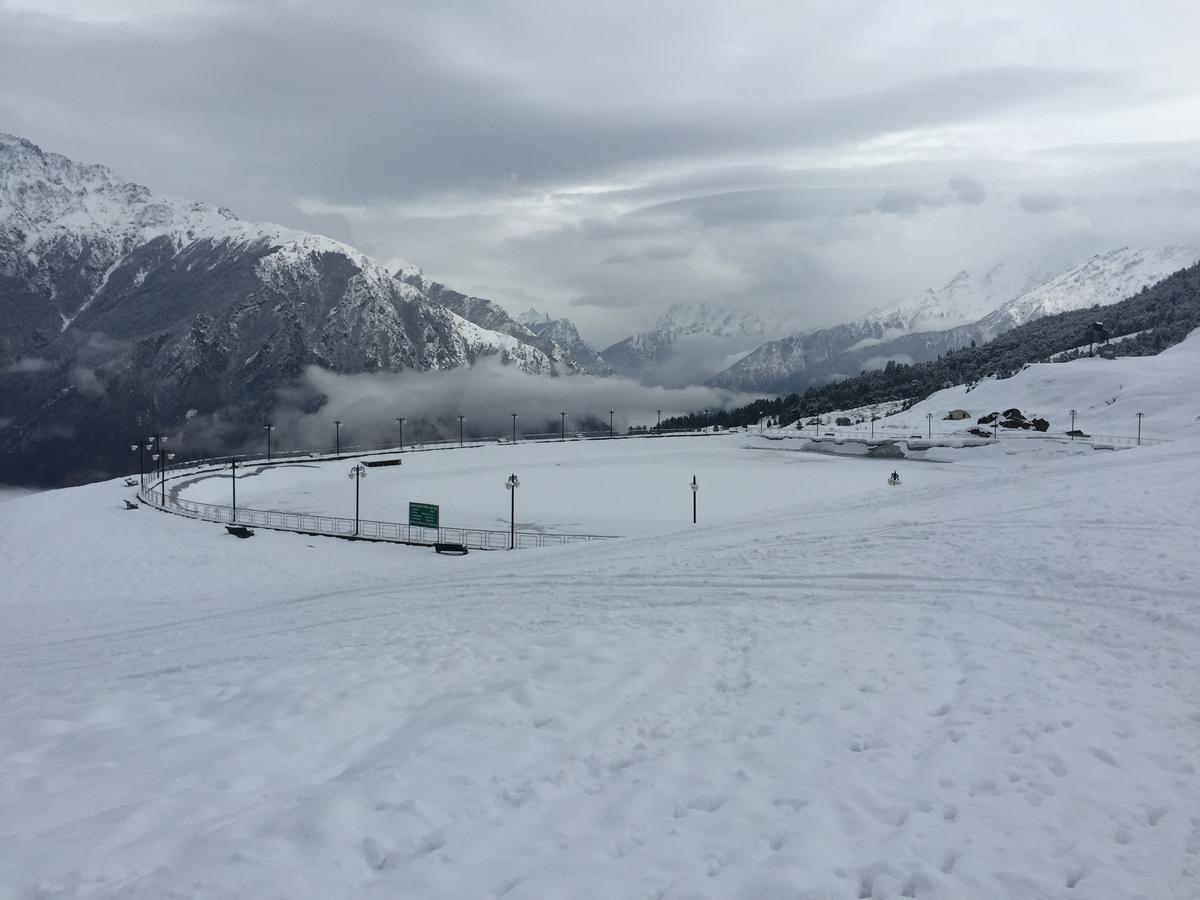 Clifftop Club Auli Joshīmath Zewnętrze zdjęcie